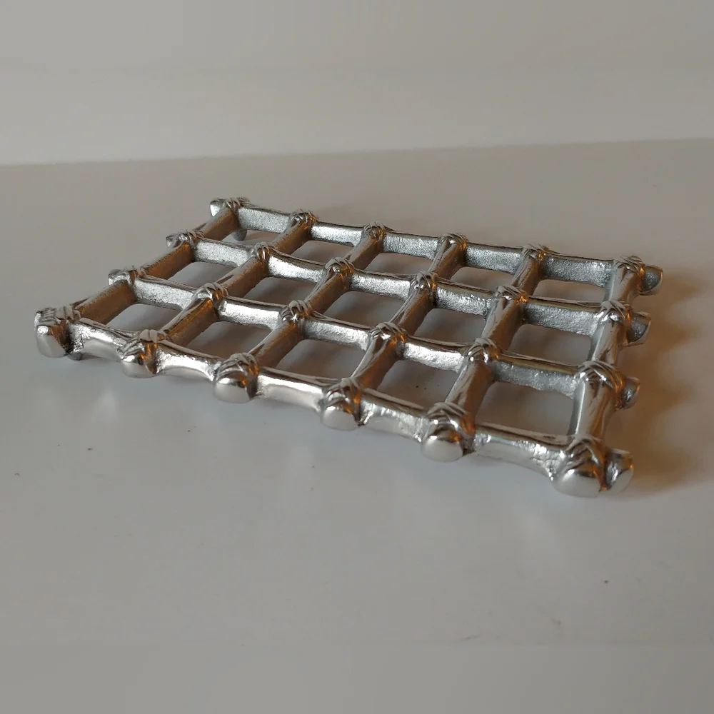 Silver Decorative Grid Hot Plate